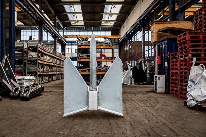 Damen Anchor & Chain Factory delivers two anchors for the luxury yacht sector