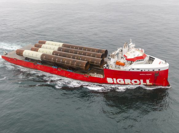 Bakker Sliedrecht and RH Marine upgrade module carrier BigRoll Bering with DP2 system