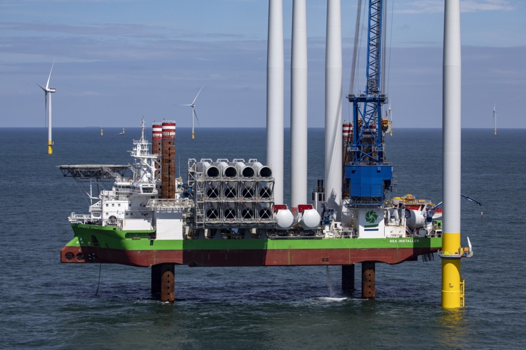 DEME Offshore prepares for next generation turbines with major crane upgrade  for 'Sea Installer' - Nederland Maritiem Land